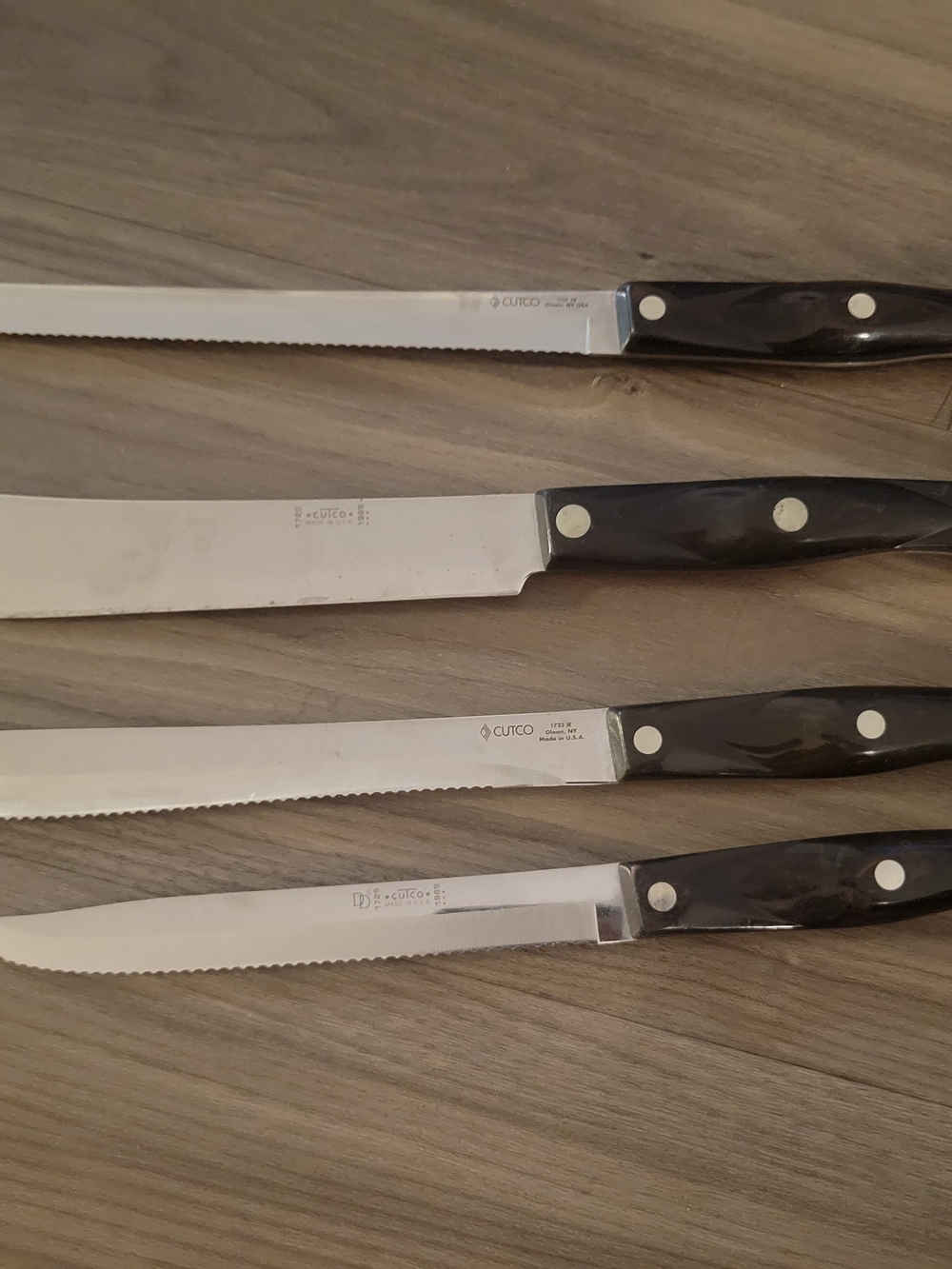 Cutco Black Handle Steak Knives - Set of 4 LIKE NEW....